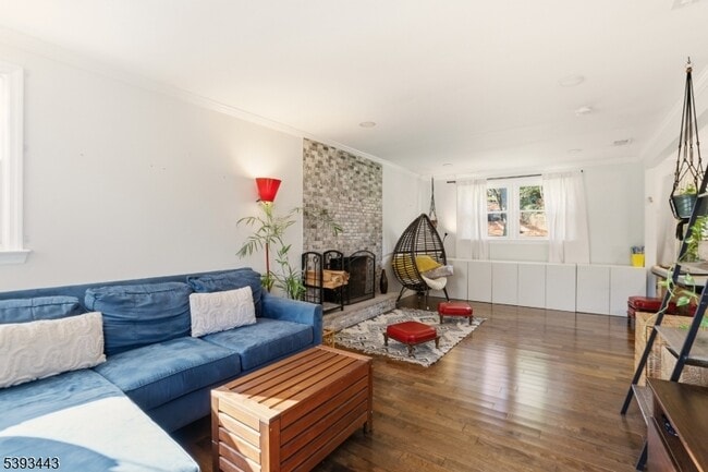 Building Photo - 214 S Valley Rd