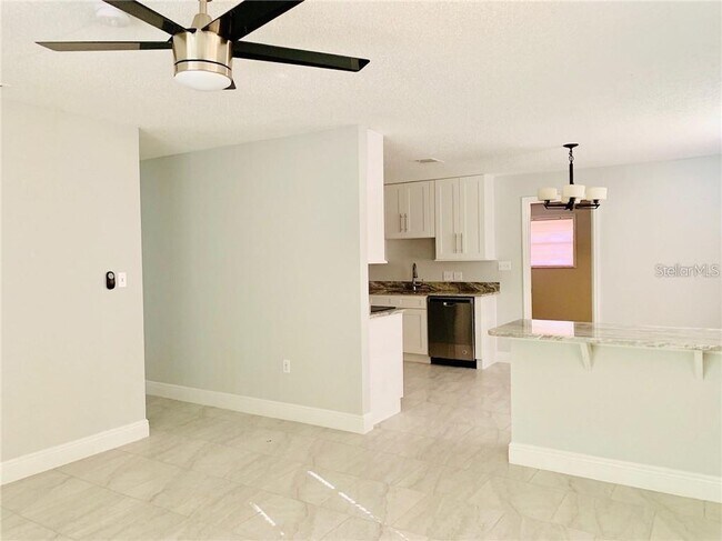 Building Photo - 205 Babson Dr