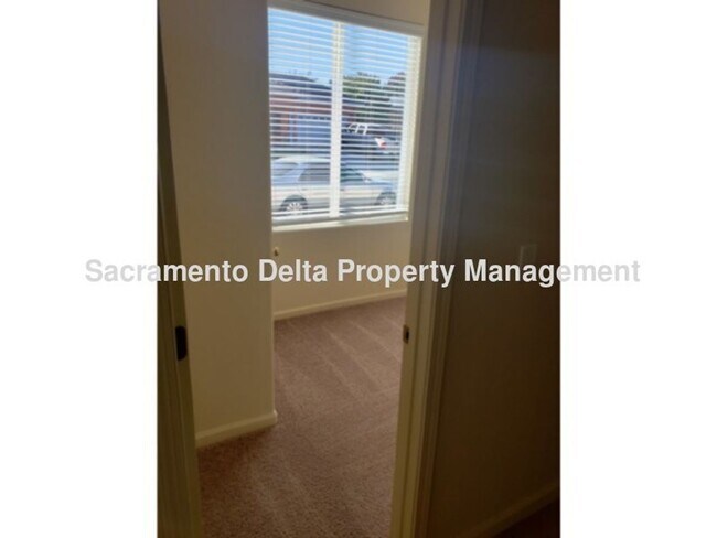 Building Photo - 46-46 Butterwick Ct
