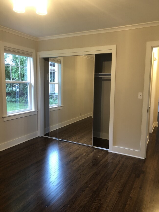 Building Photo - 615 Rice St E