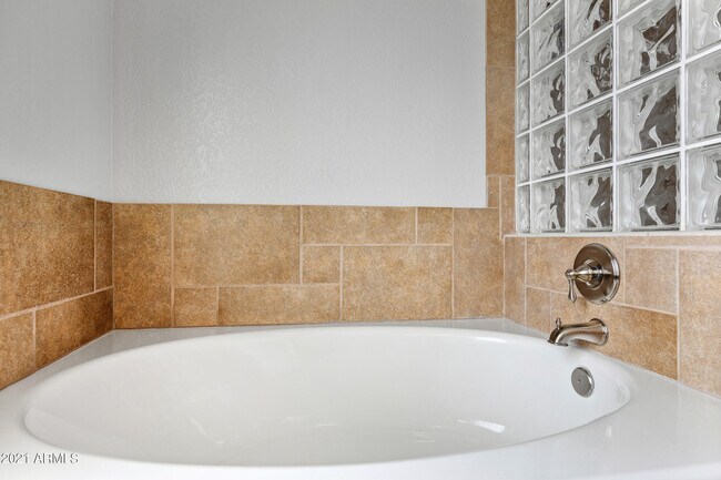 Building Photo - 5735 E Campo Bello Dr