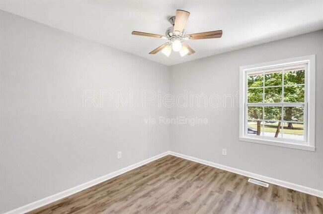 Building Photo - 2966 Fern Valley Dr SW