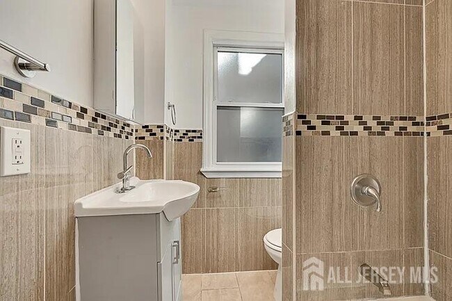 Building Photo - 110 N 17th St