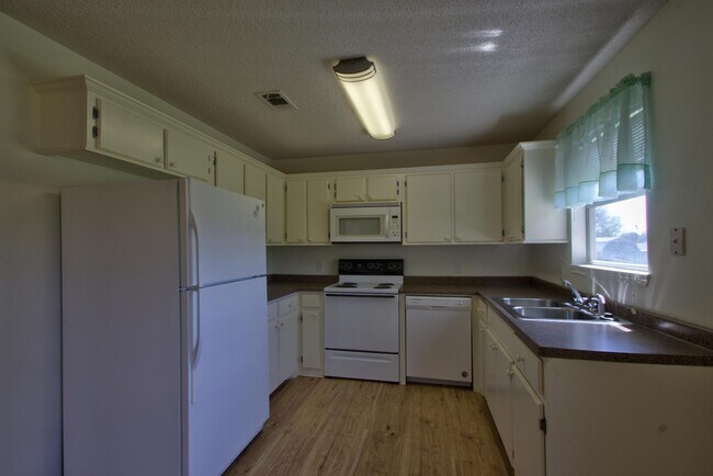 Building Photo - 124 S Burgess Rd