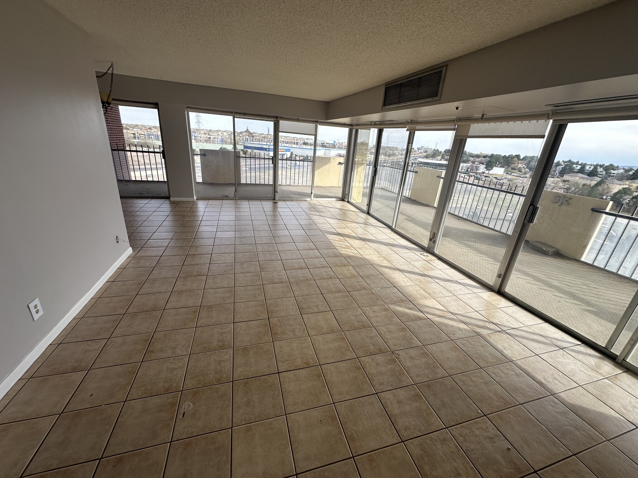 Building Photo - 411 Lakewood Cir
