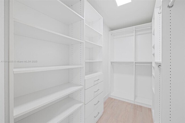 Building Photo - 1756 N Bayshore Dr