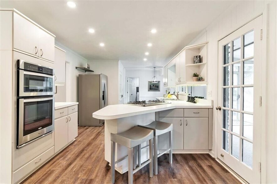 Building Photo - 759 Glen Cir SW