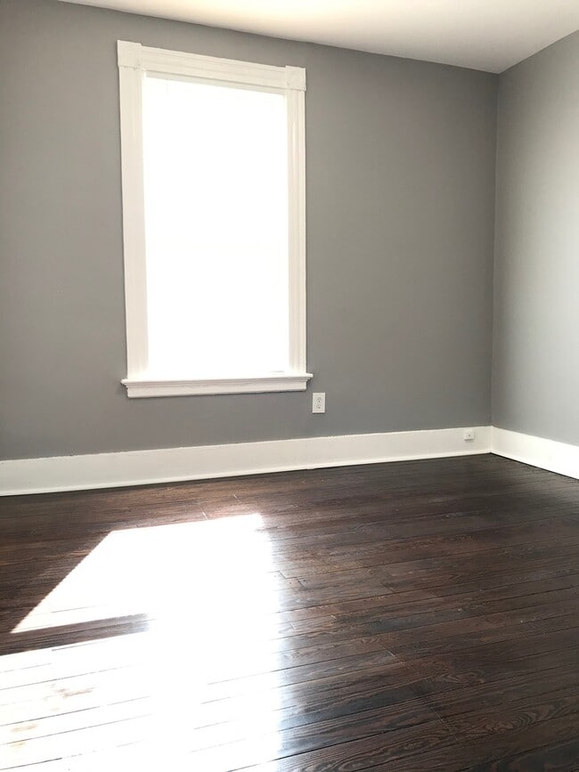 Building Photo - 353 Poplar St