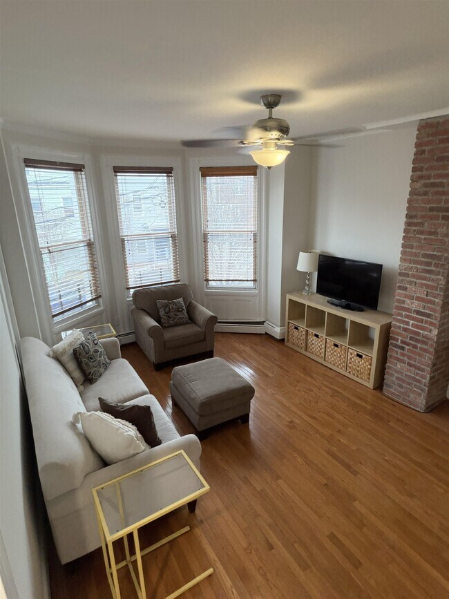 Building Photo - 317 21st St