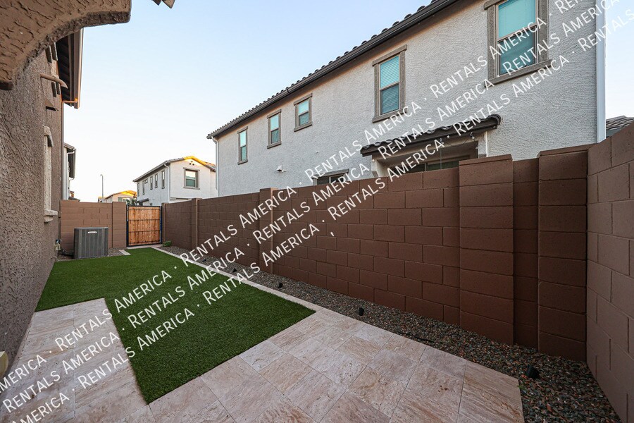 Building Photo - 4215 S 58th Ln