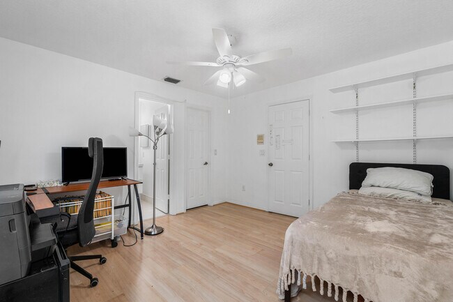 Building Photo - 7087 NW 78th Pl