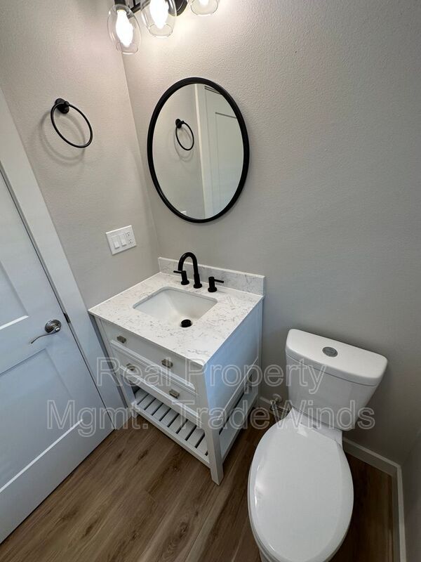 Building Photo - 1211 N Osceola Ave