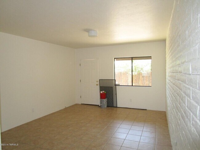 Building Photo - One Bedroom Townhome