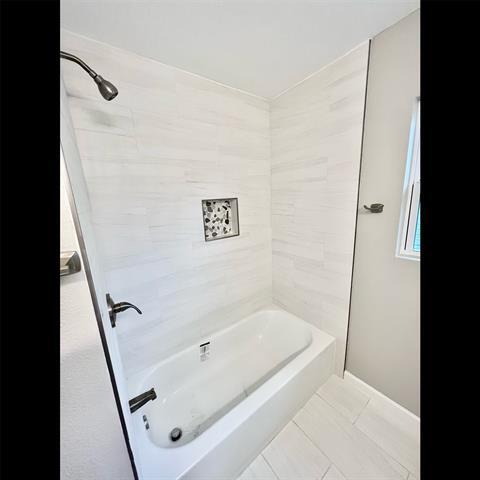 Building Photo - 2107 Hedgerow St