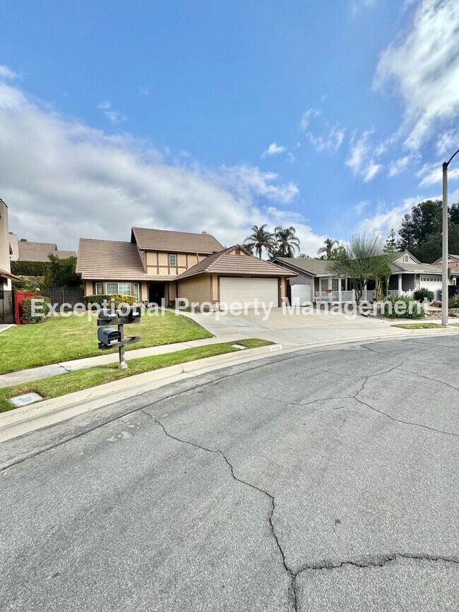 Building Photo - Move in ready 4 bed 3 bath home with 1 bed...
