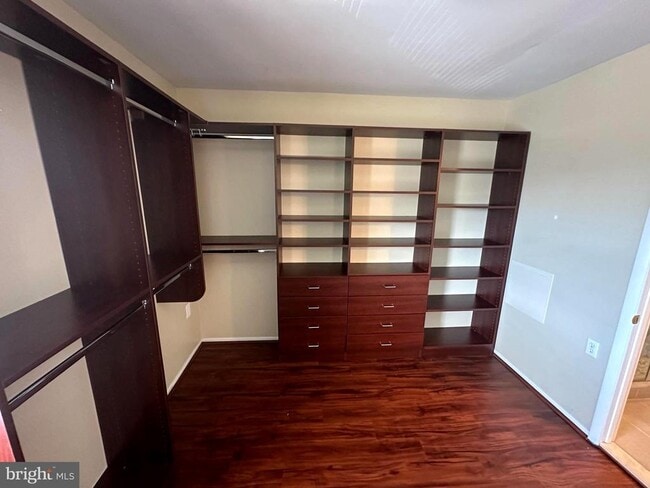 Building Photo - 6300 Bentham Ct