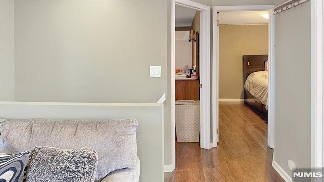 Building Photo - 154 Charlton Ave