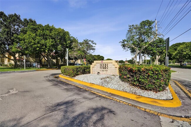 Building Photo - 12760 Vista Isles Dr