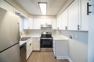 Building Photo - 3035 17th Ave