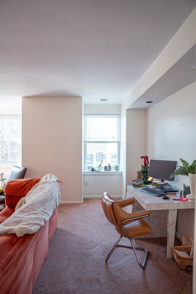 Building Photo - 625 S Negley Ave