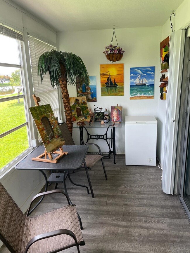 Building Photo - 2052 Cornwall C