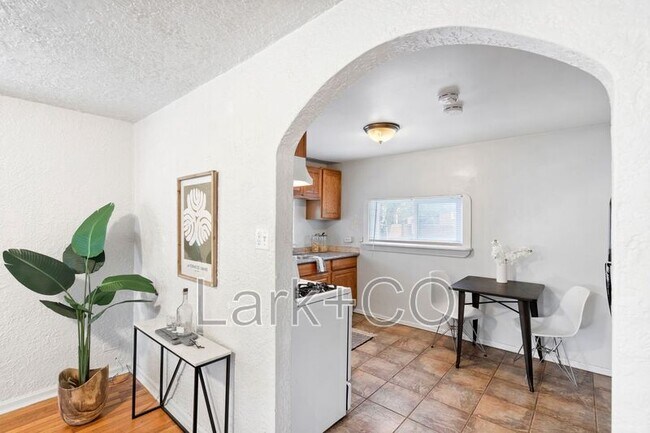 Building Photo - 579 S Osceola St