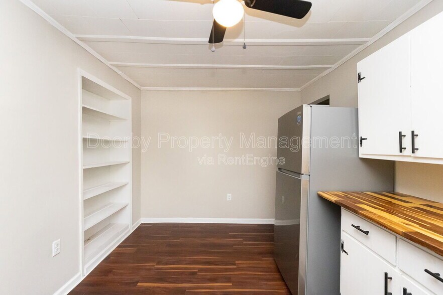 Building Photo - 207 Napier St