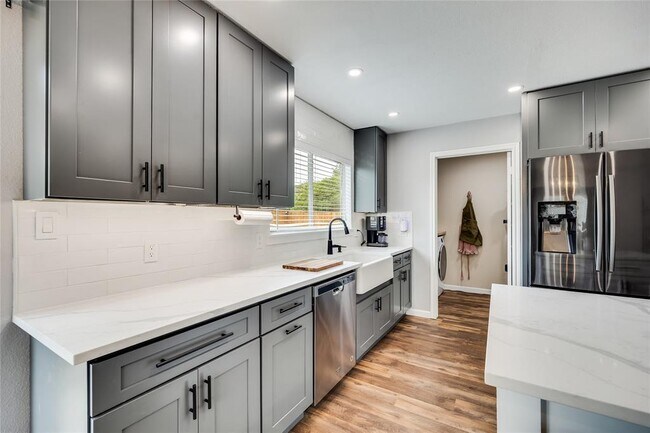 Building Photo - 721 Betterman Dr