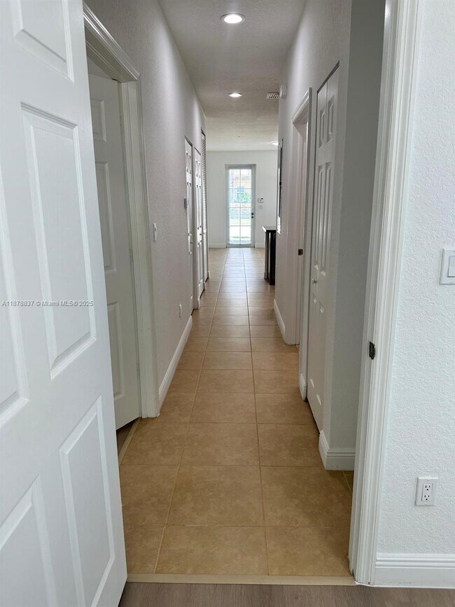 Building Photo - 970 SW 147th Ave