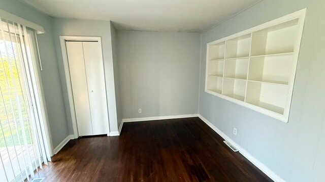 Building Photo - LAWRENCE 4 BEDROOM W/BASEMENT RECENTLY UPDATED!  AVAILABLE NOW!