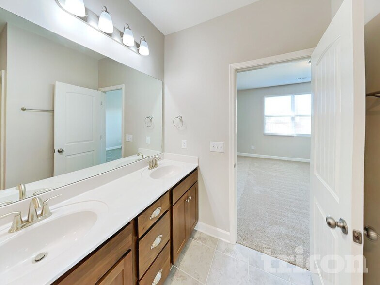 Building Photo - 714 Amberton Dr