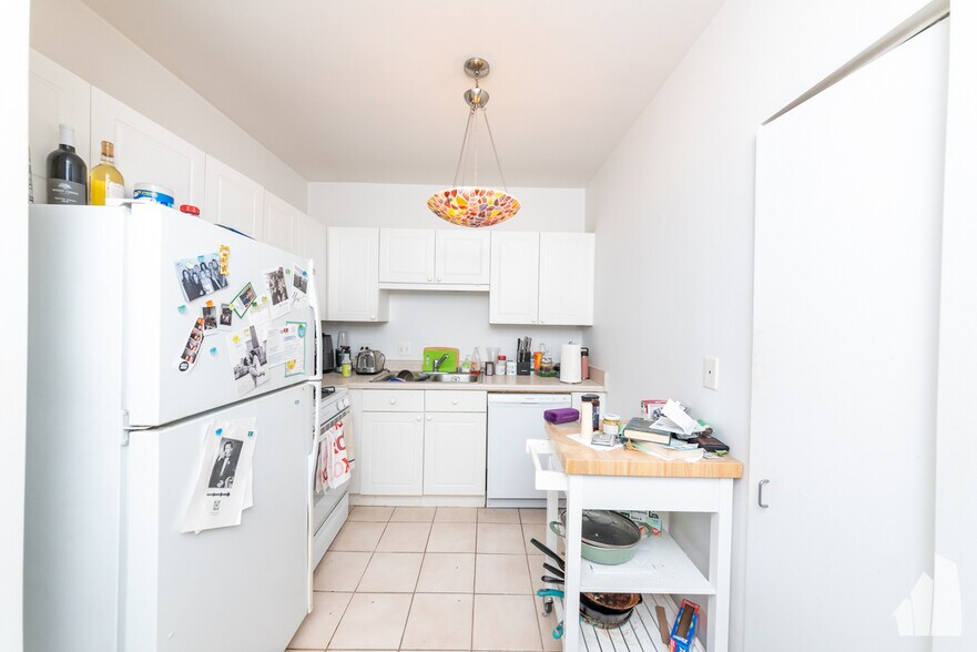 Building Photo - 21 W Chestnut St