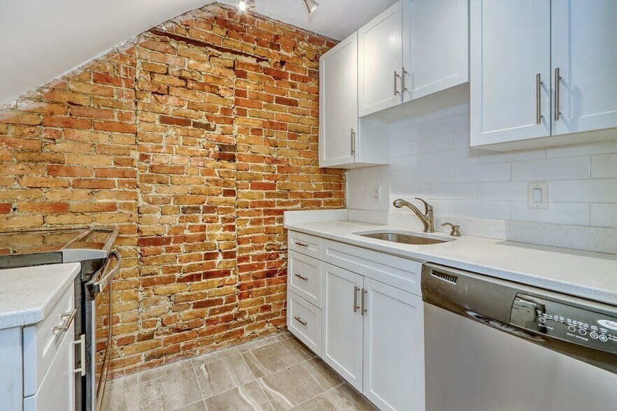 Building Photo - 69 Appleton St