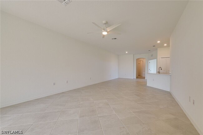 Building Photo - 2620 Vine Ave