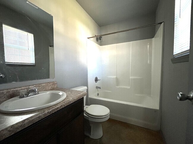 Building Photo - 213 Carson Rd