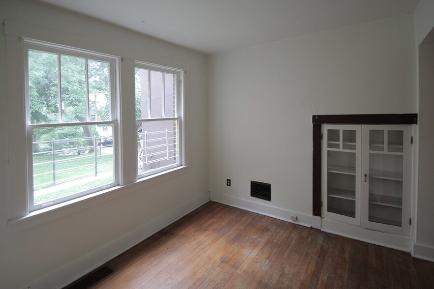 Building Photo - 320 Whitney Ave