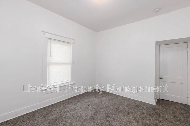 Building Photo - 404 12th St SW