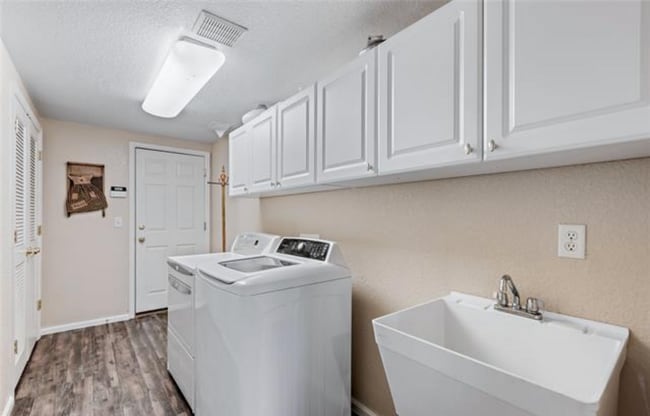 Building Photo - Spacious - 2-Bedroom + Office Condo at The Falls at Legend Trail