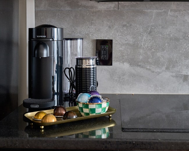 Building Photo - 403 E 33rd St