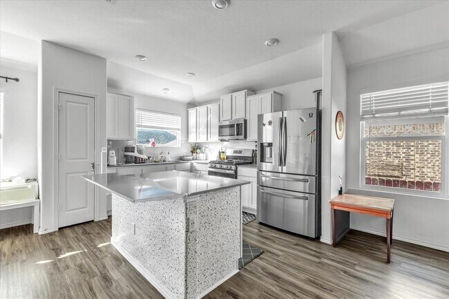 Building Photo - 6013 Amalea Ln
