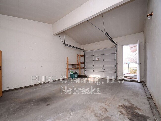 Building Photo - 8624 Templeton Dr