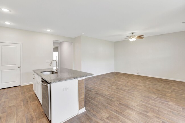 Building Photo - Beautiful One Story home in McKewn