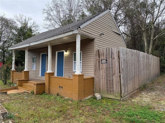 Building Photo - 1105 Adams St