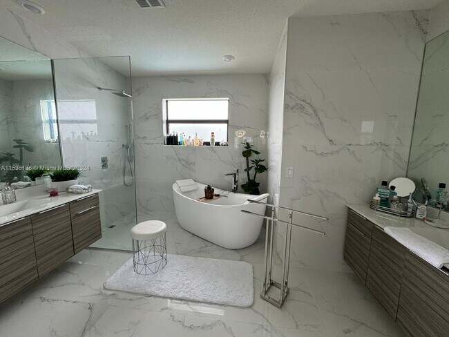 Building Photo - 8865 NW 160th Ter