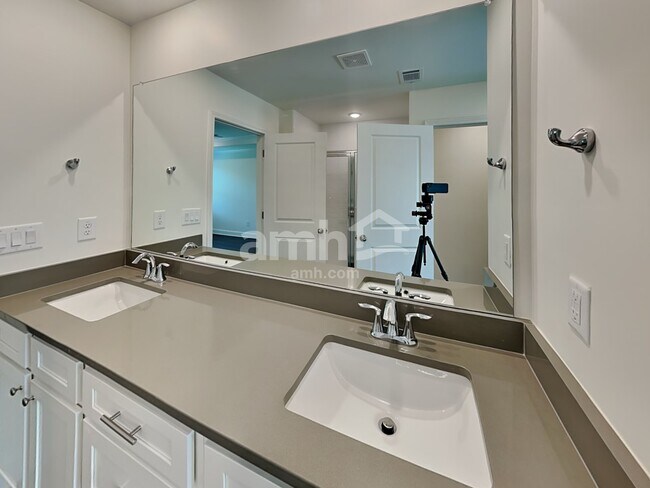Building Photo - 3741 Blackshear Pl
