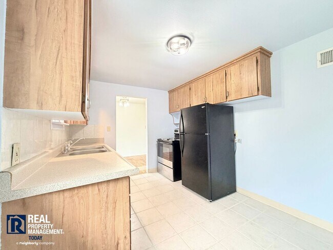 Building Photo - Charming Tacoma Home with Huge Fenced Yard, Garage & Hardwood Floors