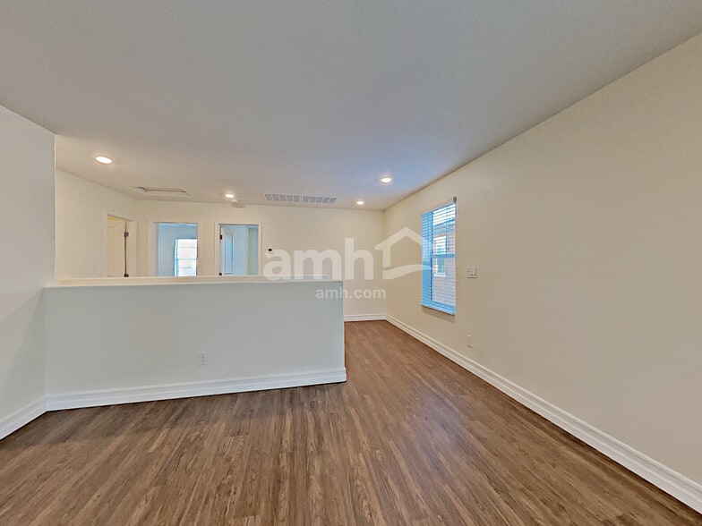 Building Photo - 9875 S Eastern Ave