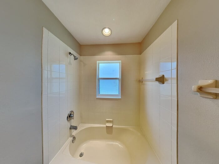 Building Photo - 10113 36th Ct E