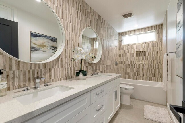 Building Photo - **3900 Paseo De Las Tortugas Torrance** Spacious 4 bedroom 3 bath with beautiful view!