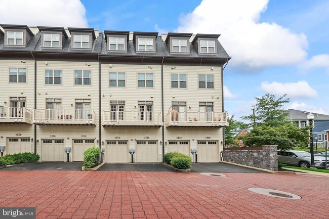 Building Photo - 1334 S Quinn St